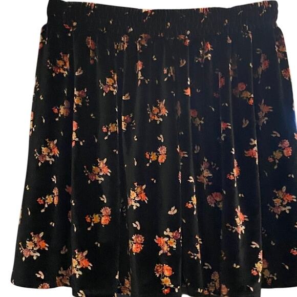 Ecate Black Velour Skirt Size M Soft Mini - Picture 1 of 5